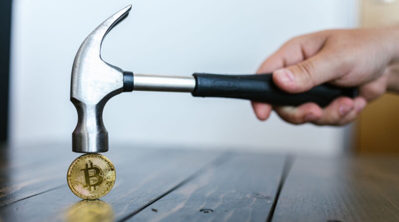 Bitcoin cae a $63.000 mientras EE.UU. ataca Irán por tercera vez y el petróleo se dispara