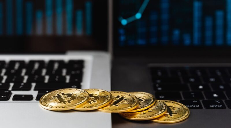 Bitcoin se desconecta de los máximos históricos de Wall Street: ¿qué frena el rally de la criptomoneda?