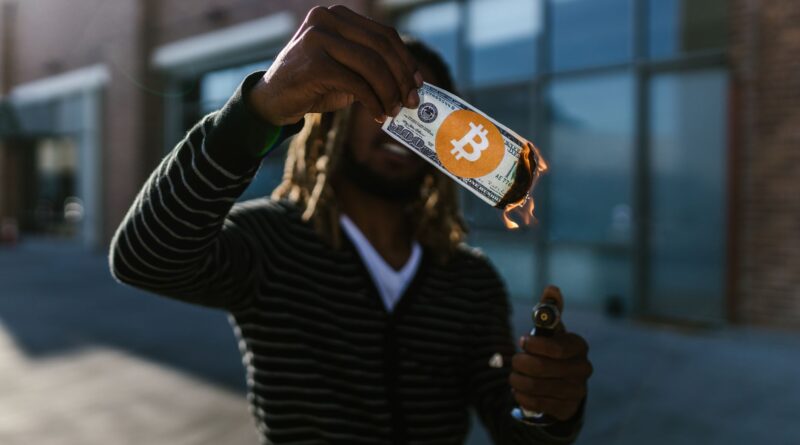 Bitcoin sube hacia los $65,000 tras el mayor enfriamiento de la inflación en seis años en Estados Unidos