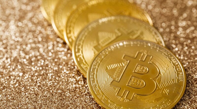 Strategy vende bitcoin por tercera vez en 2026 y eleva su reserva en dólares a 4.000 millones mientras Saylor monitorea un indicador clave